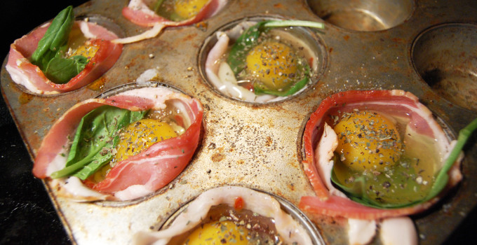 Whole30 Approved Breakfast: Tomato Spinach Egg Cups