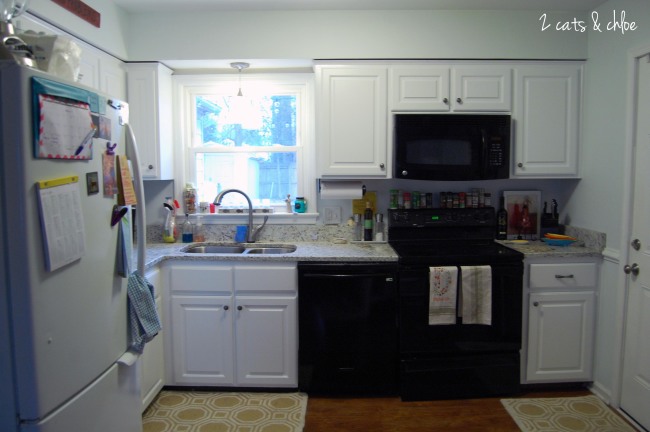 2 cats & chloe: New kitchen, White cabinets, white granite
