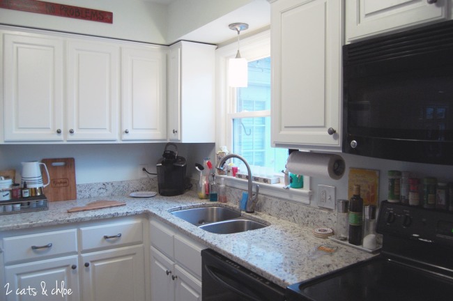 2 cats & chloe: White Kitchen Cabinets DIY