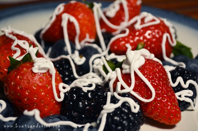 2 cats & chloe: whole30 approved berries and creame