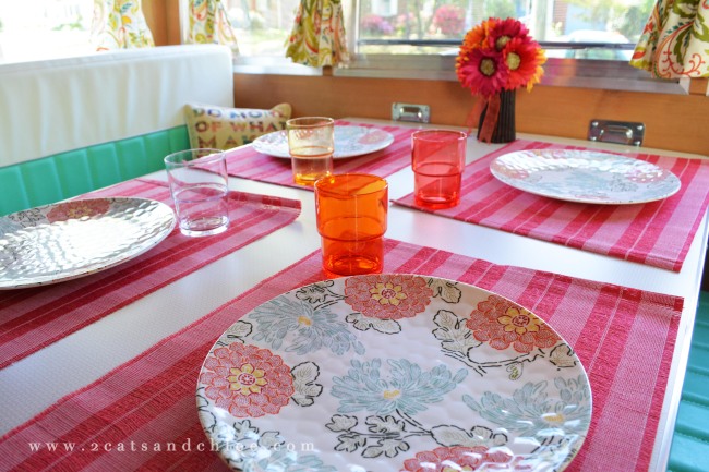 2 cats & chloe: vintage shasta reissue camper