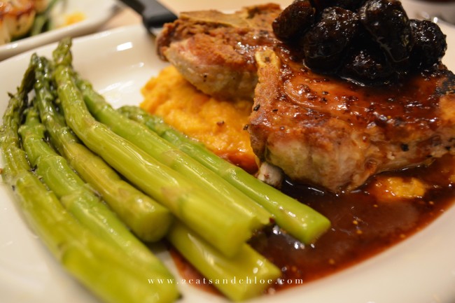 2 cats & chloe: Virginia Beach Town Center Tupelo Honey - Pork Chops - Gluten Free